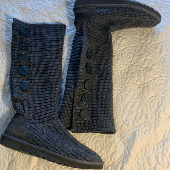 UGG Shoes - Classic cardy Uggs